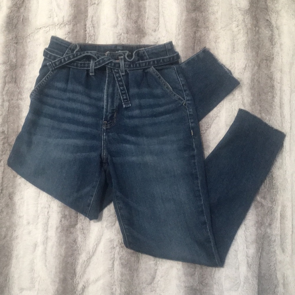 Hollister Ultra High-Rise Mom Jean Vintage Stretch